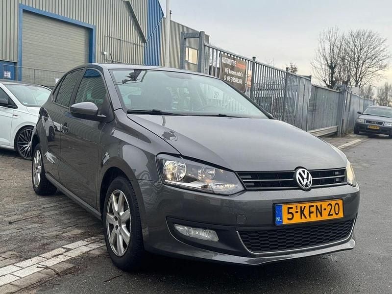 Gebraucht VW Polo Highline 90 PS (66 kW) 2013 Grau Limousine