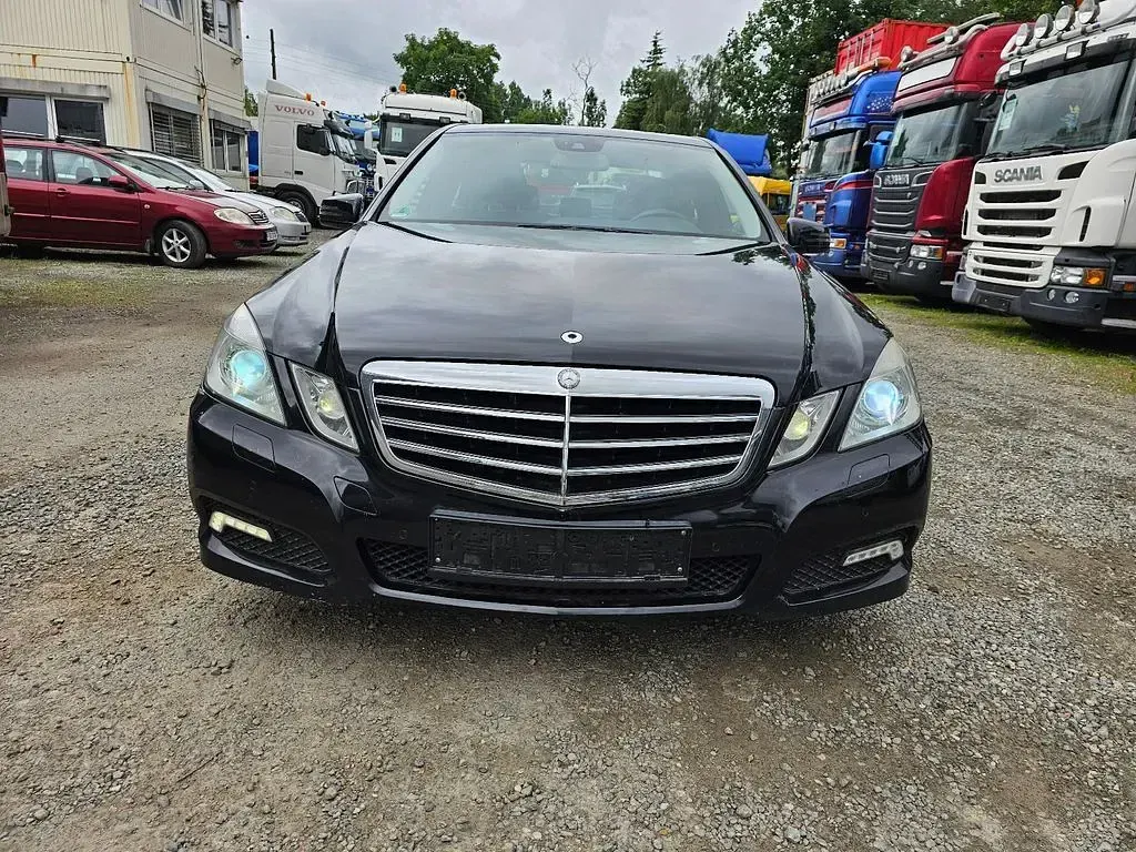 Gebraucht Mercedes E250 204 PS (150 kW) 2010 Schwarz Limousine