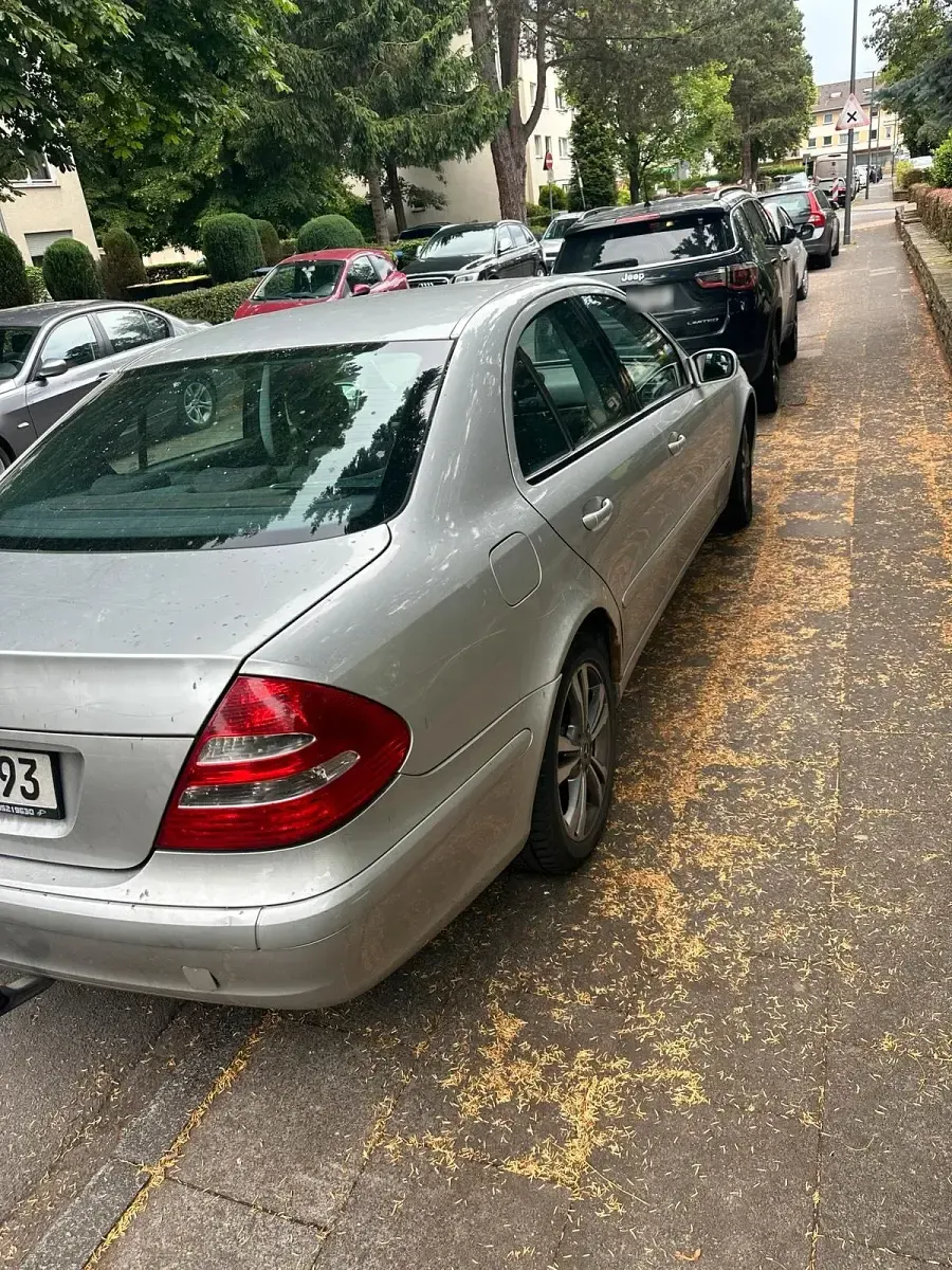 Gebraucht Mercedes E220 150 PS (110 kW) 2002 Silber Limousine