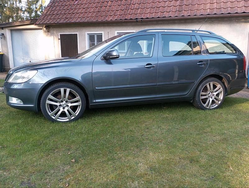 Gebraucht Skoda Octavia 140 PS (102 kW) 2010 Grau Kombi