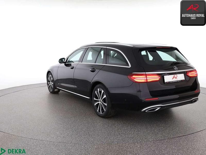 Gebraucht Mercedes E300 Avantgarde 245 PS (180 kW) 2019 Schwarz (metallic) Kombi
