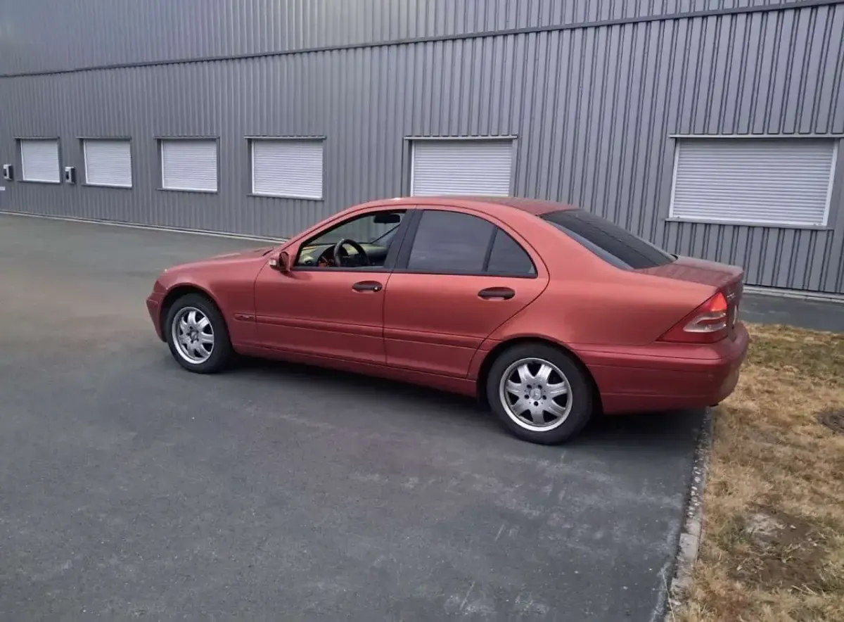 Gebraucht Mercedes C180 Elegance 129 PS (94 kW) 2002 Rot Kombi
