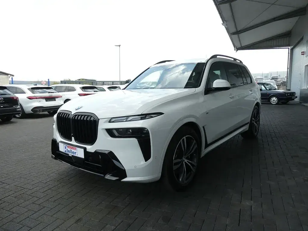 Gebraucht BMW X7 M Sport 352 PS (258 kW) 2025 Weiß SUV