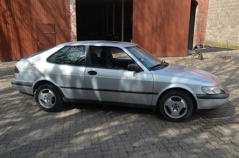 Gebraucht Saab 900 130 PS (95 kW) 1995 Silber Coupé