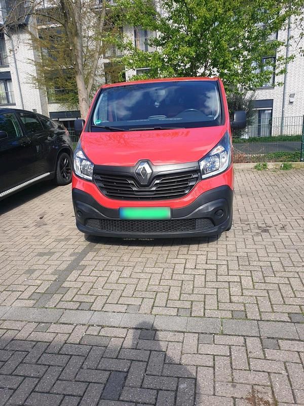 Gebraucht Renault Trafic 120 PS (88 kW) 2016 Rot Van / Kleinbus