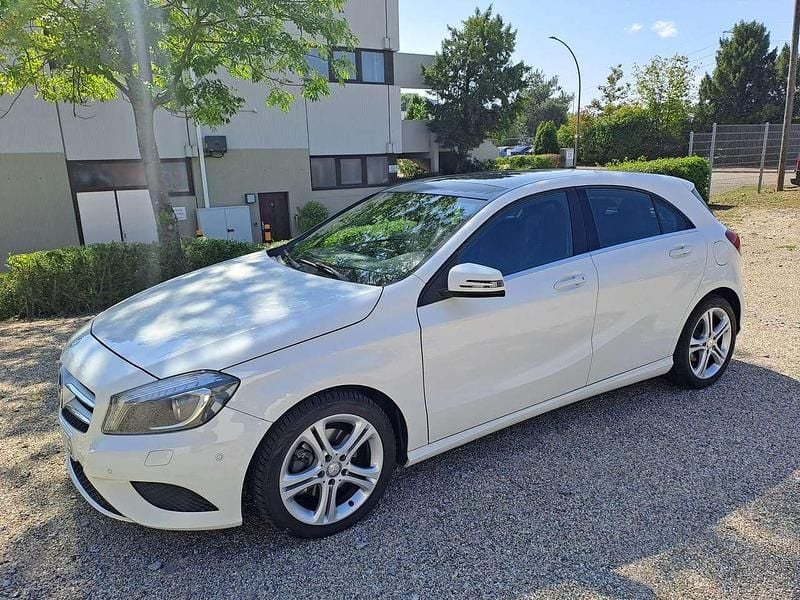 Weiß Gebraucht 2013 Mercedes A200 Limousine | 13.900 € (Guter Preis) - Bild 1/4