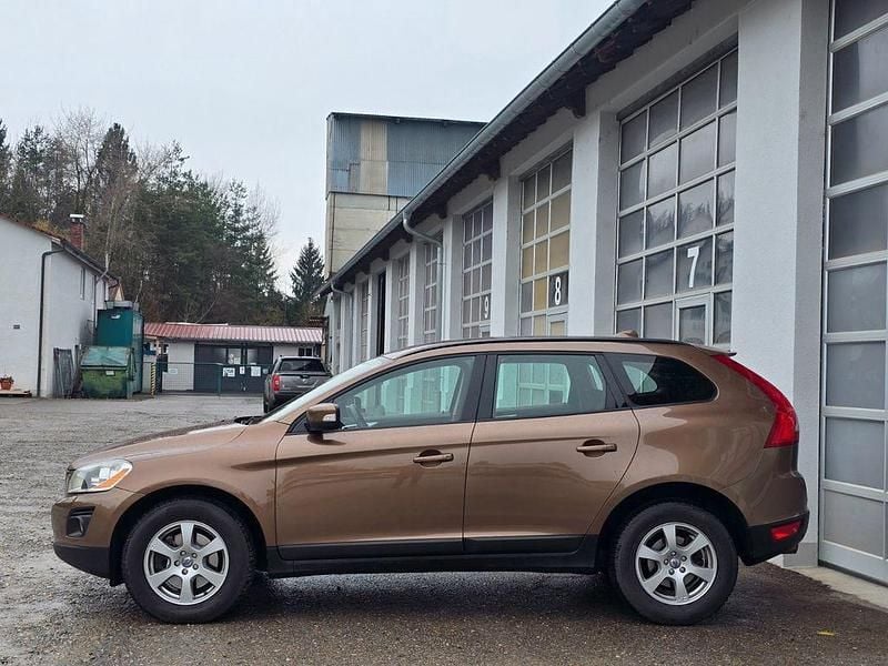 Gebraucht Volvo XC60 Kinetic 185 PS (136 kW) 2009 Braun SUV