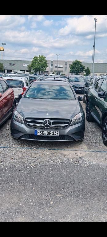 Gebraucht Mercedes A180 Urban 122 PS (89 kW) 2013 Grau Limousine