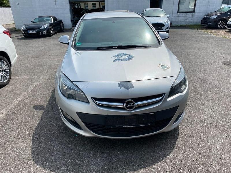Gebraucht Opel Astra Edition 95 PS (69 kW) 2013 Silber Limousine