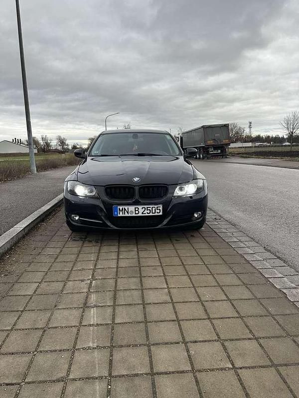 Gebraucht BMW 325 Exclusive 204 PS (150 kW) 2011 Limousine