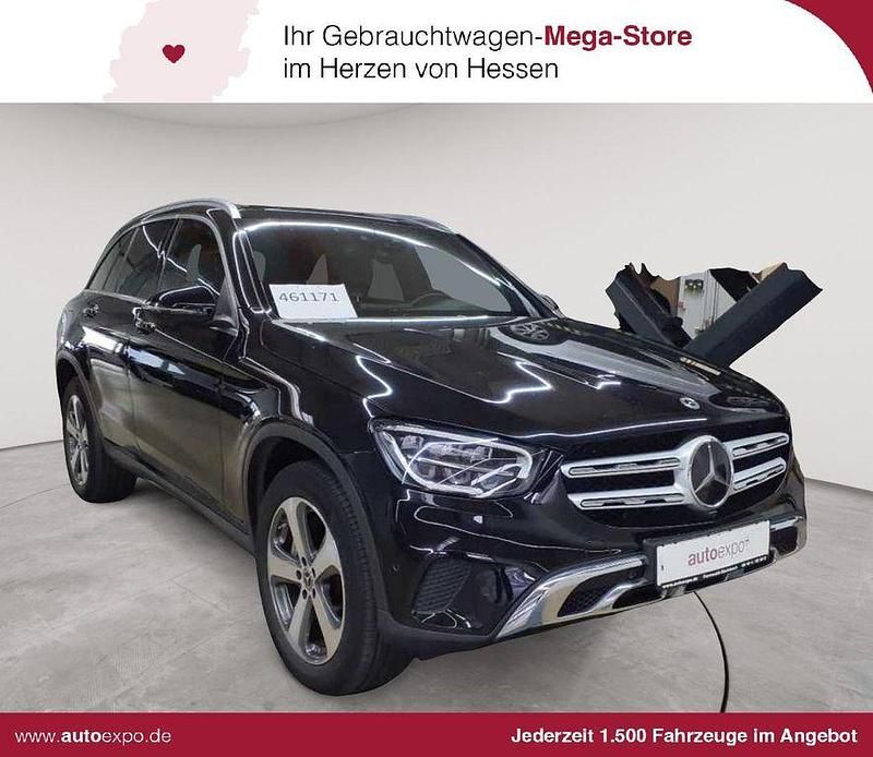 Obsidianschwarz metallic Gebraucht 2022 Mercedes GLC300e SUV | 35.089 € (Guter Preis) - Bild 1/4