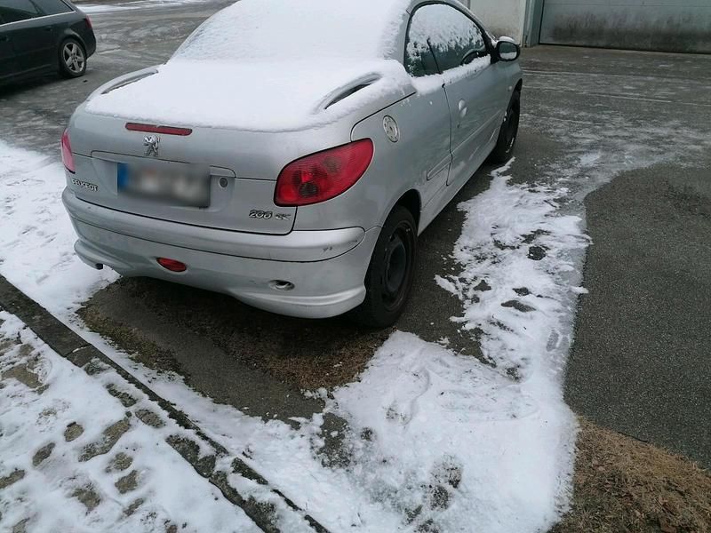 Gebraucht Peugeot 206 CC 109 PS (80 kW) 2003 Silber Cabrio
