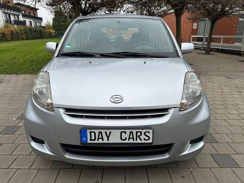 Gebraucht Daihatsu Sirion 91 PS (66 kW) 2008 Silber Kleinwagen