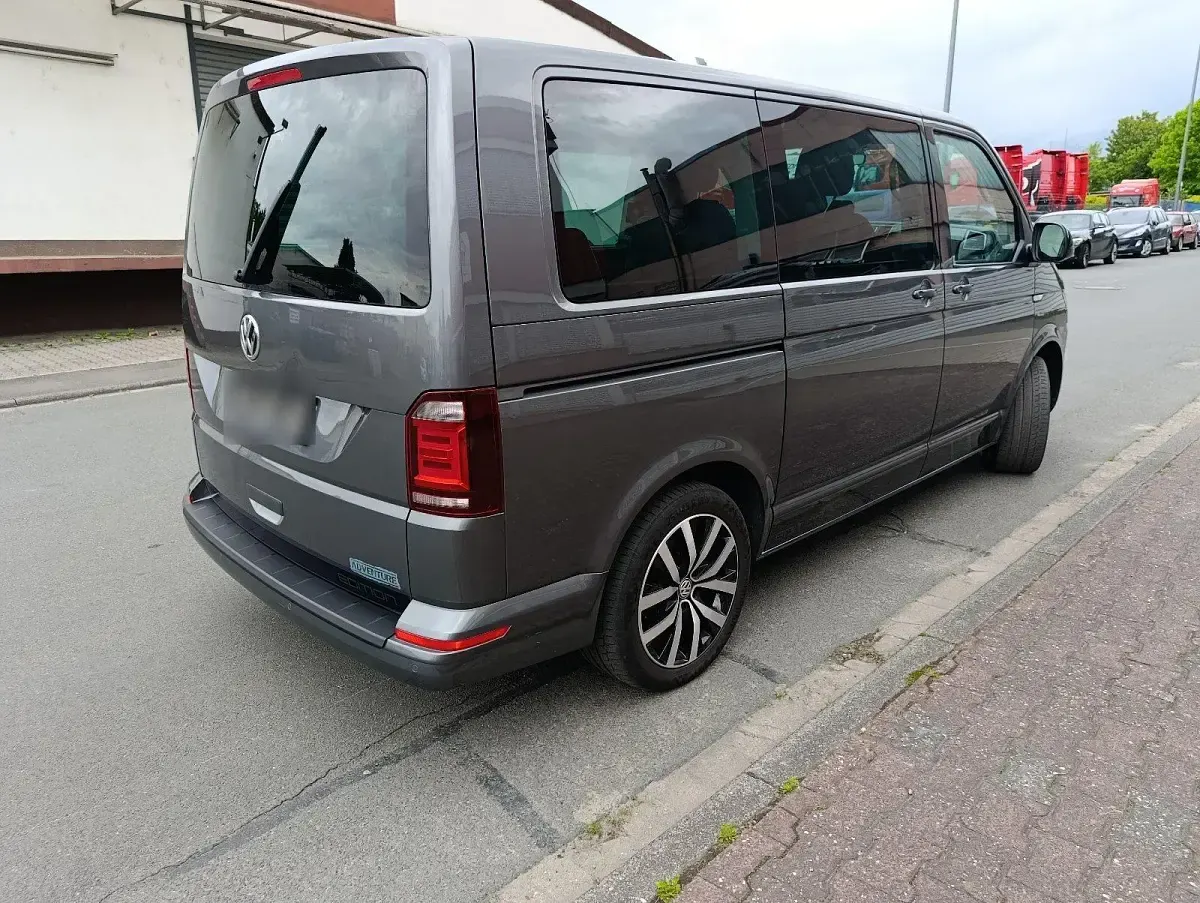 Gebraucht VW Multivan Comfortline 204 PS (150 kW) 2017 Grau Van / Kleinbus