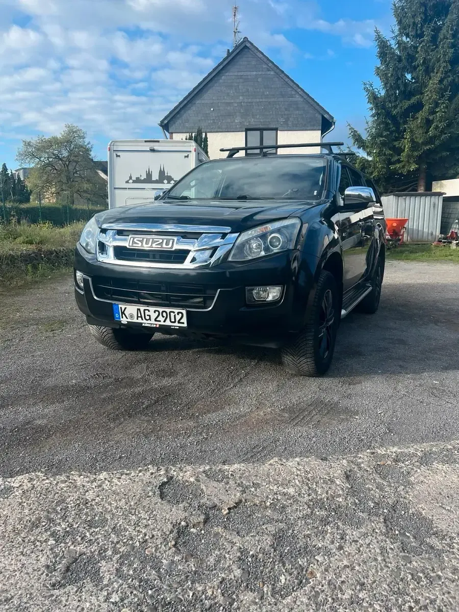 Käytetty Isuzu D-Max 163 HP (119 kW) 2016 Musta Nouto