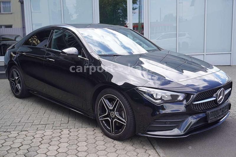 Kosmosschwarz metalliclack Gebraucht 2021 Mercedes CLA200 AMG Coupé | 31.900 € (Fairer Preis) - Bild 1/3