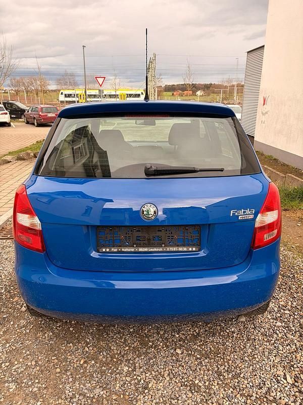 Gebraucht Skoda Fabia 70 PS (51 kW) 2009 Blau Kleinwagen