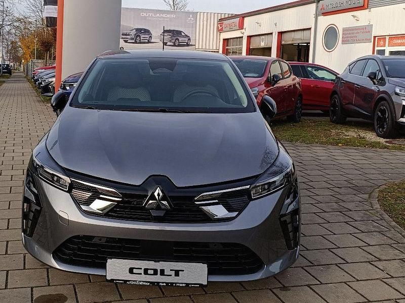 Neu Mitsubishi Colt Plus 143 PS (105 kW) 2025 Grau Limousine