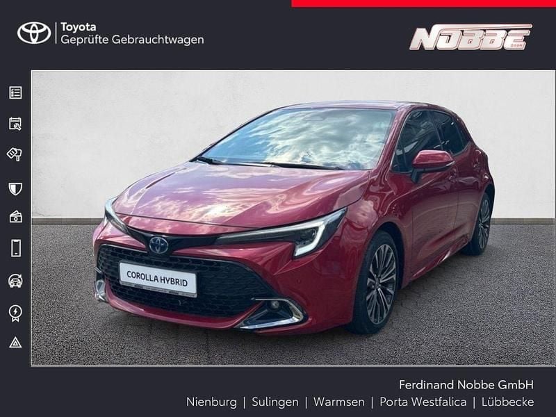 Karminarot metallic Neu 2025 Toyota Corolla Team Limousine | 32.490 € (Fairer Preis) - Bild 1/4