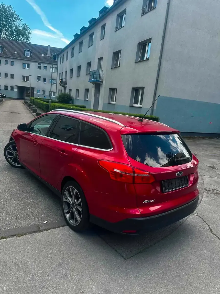 Gebraucht Ford Focus 120 PS (88 kW) 2016 Rot Kombi