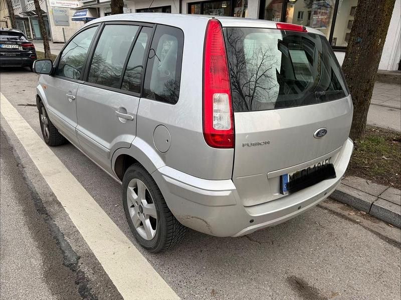 Gebraucht Ford Fusion Trend 80 PS (58 kW) 2010 Schwarz Kleinwagen