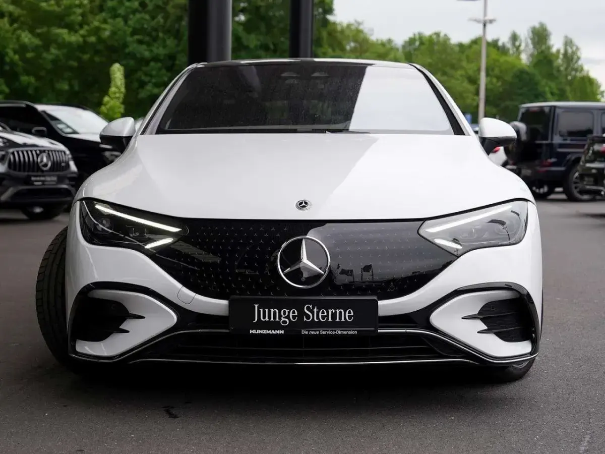 Gebraucht Mercedes EQE500 AMG 300 kW (408 PS) 2024 Manufaktur opalithweiß bright Limousine