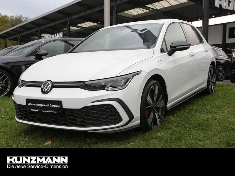 Pure white Gebraucht 2022 VW Golf VIII GTE Limousine | 21.829 € (Guter Preis) - Bild 1/4