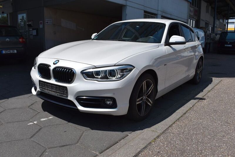 Weiß Gebraucht 2017 BMW 118 Sport Line Kleinwagen | 14.399 € (Guter Preis) - Bild 1/4