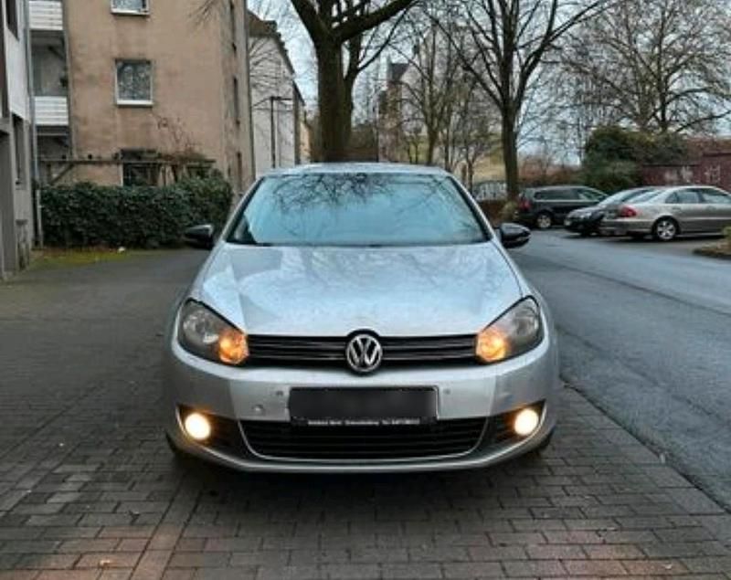 Silber Gebraucht 2011 VW Golf Style Limousine | 3.333 € (Guter Preis) - Bild 1/4