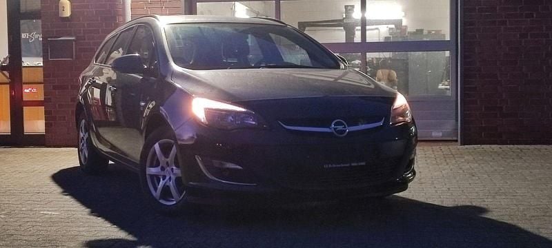 Gebraucht Opel Astra 131 PS (96 kW) 2013 Schwarz Kombi