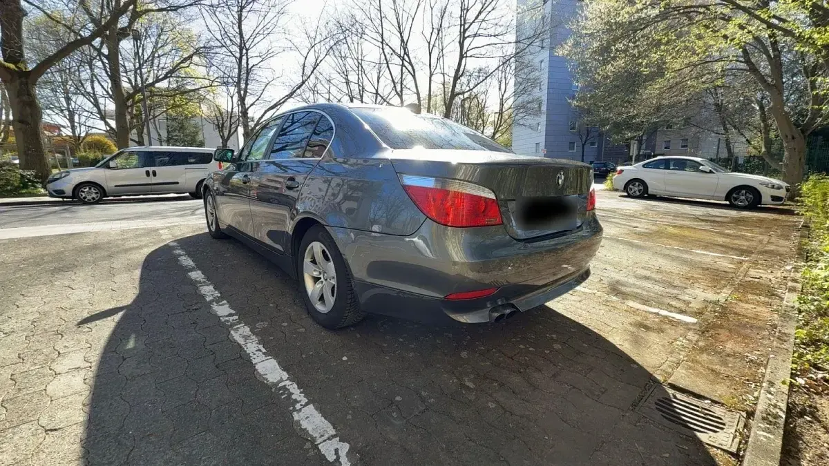 Gebraucht BMW 523 177 PS (130 kW) 2007 Grau Limousine