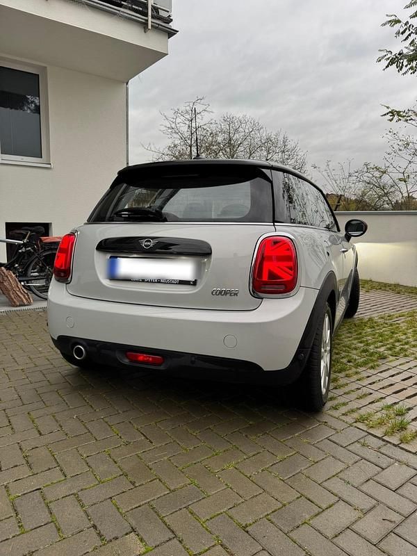 Gebraucht Mini Cooper 136 PS (100 kW) 2019 Weiß Kleinwagen