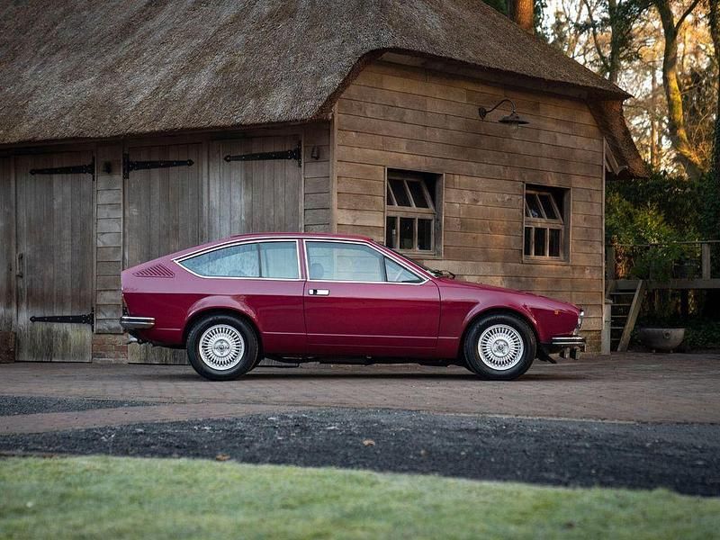Rot Gebraucht 1976 Alfa Romeo Alfetta GT/GTV Coupé | 24.500 € - Bild 1/4