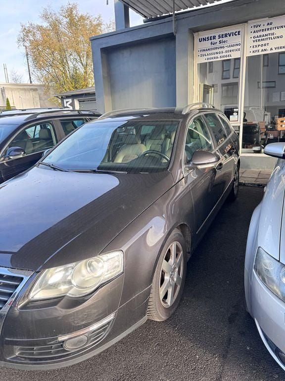 Braun Gebraucht 2009 VW Passat Highline Kombi | 2.950 € (Guter Preis) - Bild 1/4