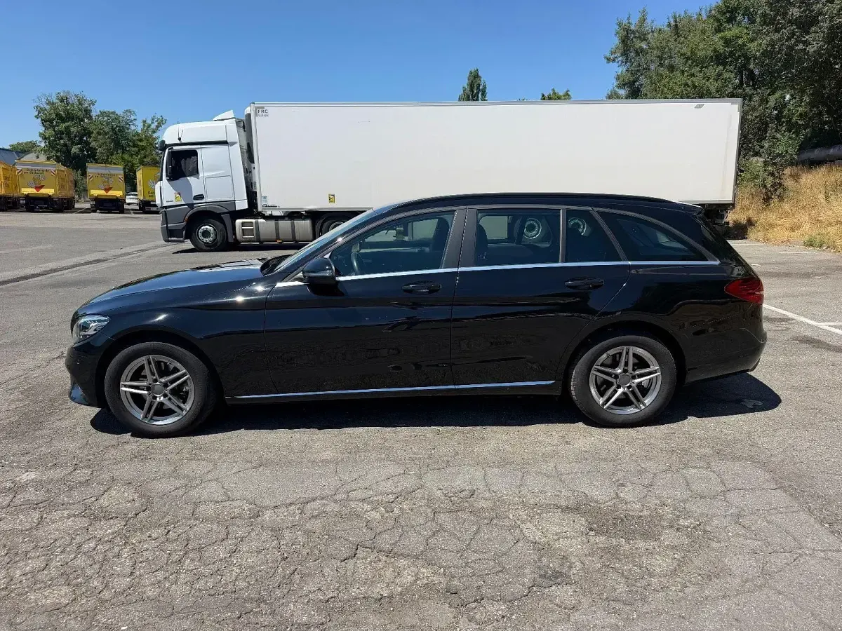 Gebraucht Mercedes C220 194 PS (142 kW) 2019 Schwarz Kombi