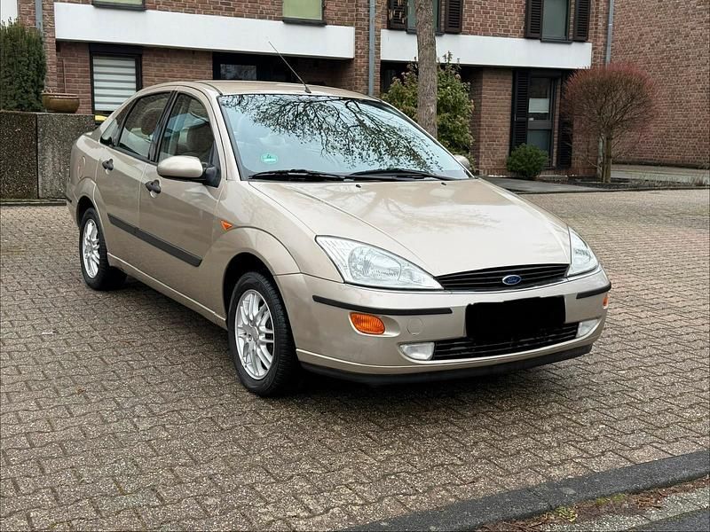 Gebraucht Ford Focus 115 PS (84 kW) 1999 Gold Limousine