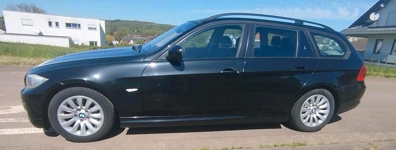 Second-hand BMW 320 177 CP (130 kW) 2009 Negru Break