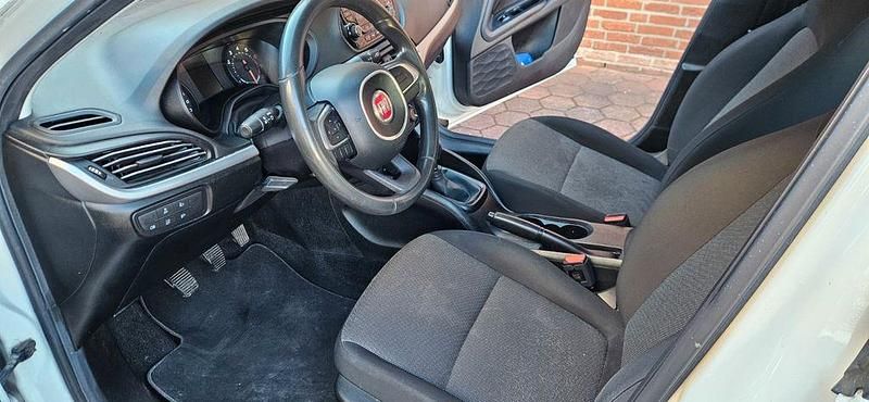 Gebraucht Fiat Tipo Easy 95 PS (69 kW) 2018 Weiß Limousine