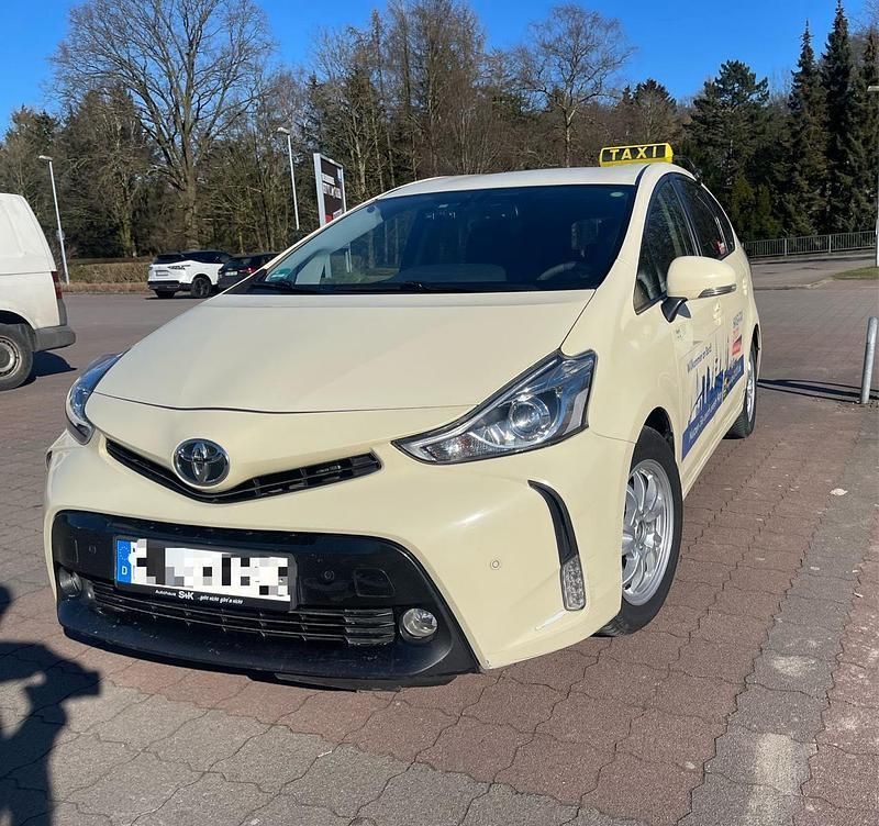 Weiß Gebraucht 2017 Toyota Prius+ Plus Van / Kleinbus | 21.000 € - Bild 1/3