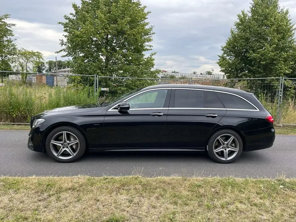 Gebraucht Mercedes E300 AMG line 306 PS (225 kW) 2019 Obsidianschwarz  metalliclack Kombi
