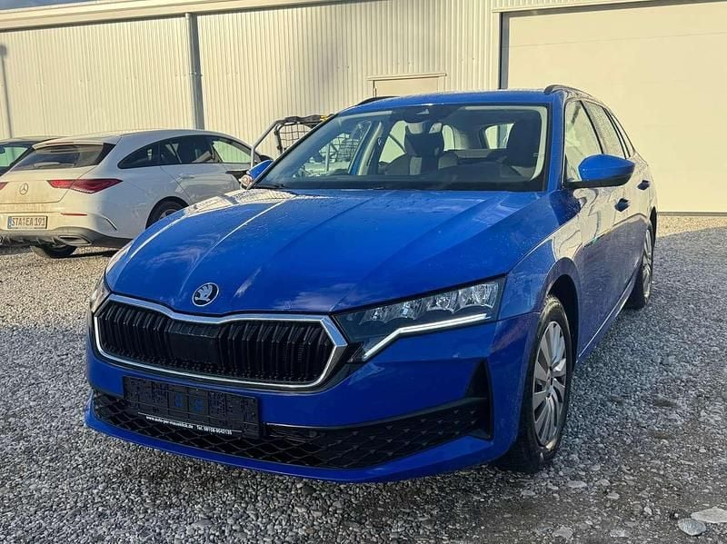 Energyblau uni Gebraucht 2025 Skoda Octavia Essence Kombi | 26.990 € (Superpreis) - Bild 1/4