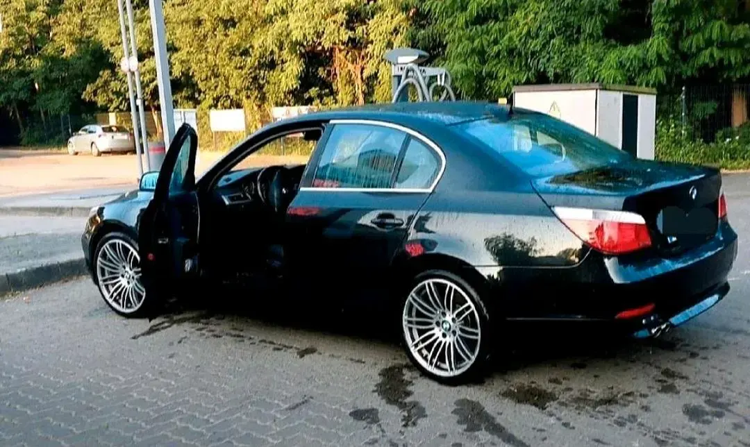 Gebraucht BMW 525 Sport Line 177 PS (130 kW) 2006 Schwarz Limousine