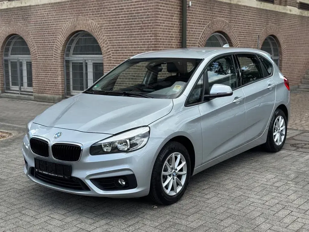 Gebraucht BMW 220 Active Tourer Advantage 192 PS (141 kW) 2016 Silber Van / Kleinbus