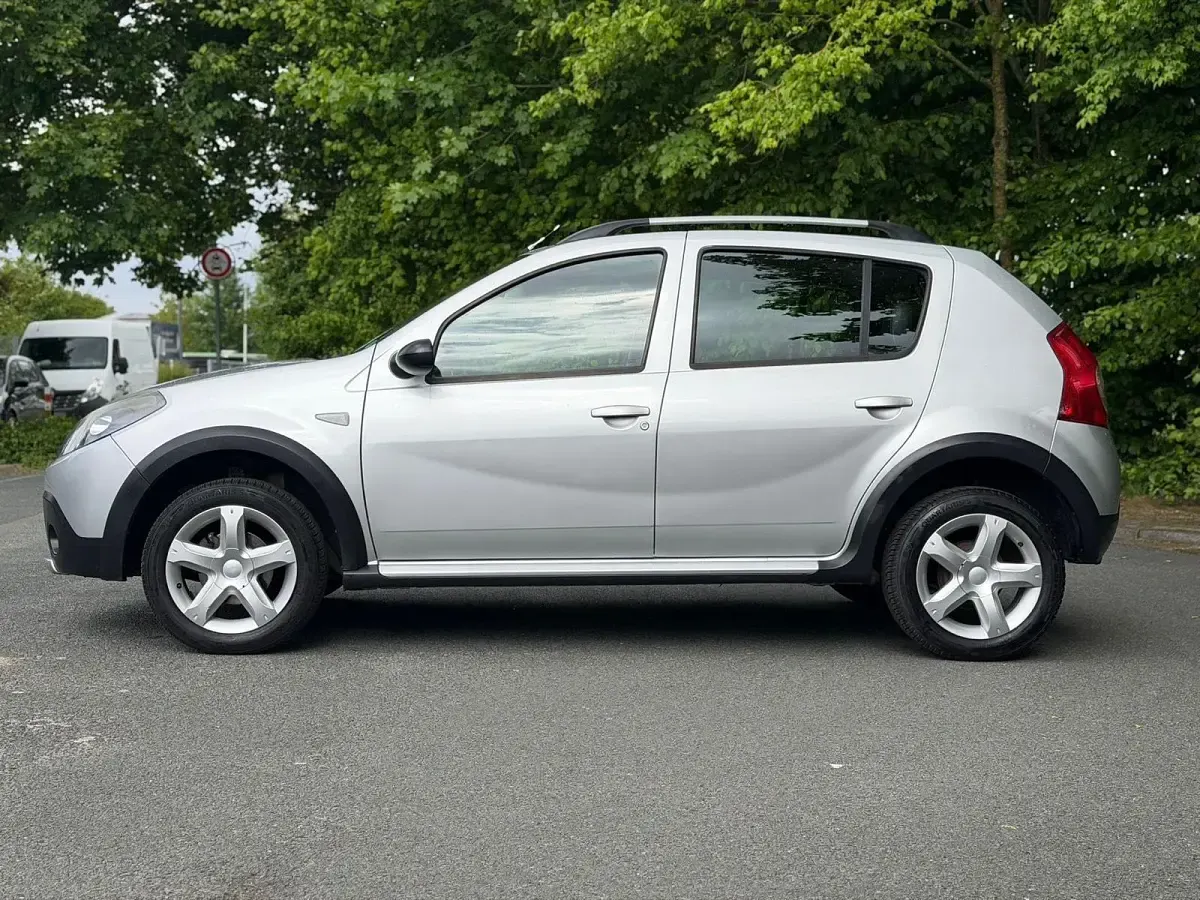 Używany Dacia Sandero Stepway 84 KM (61 kW) 2012 Srebrny SUV