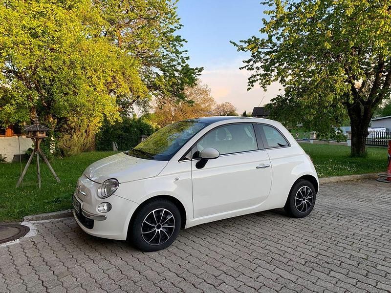 Weiß Gebraucht 2012 Fiat 500 Lounge Kleinwagen | 4.200 € (Fairer Preis) - Bild 1/4