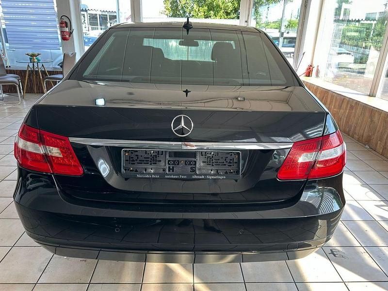 Gebraucht Mercedes E220 170 PS (125 kW) 2012 Schwarz Limousine