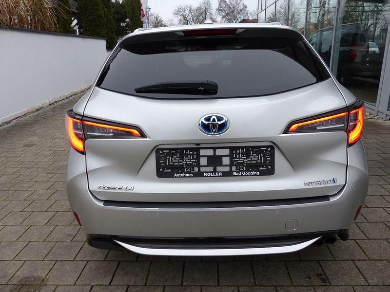 Gebraucht Toyota Corolla 184 PS (135 kW) 2022 Silber Limousine