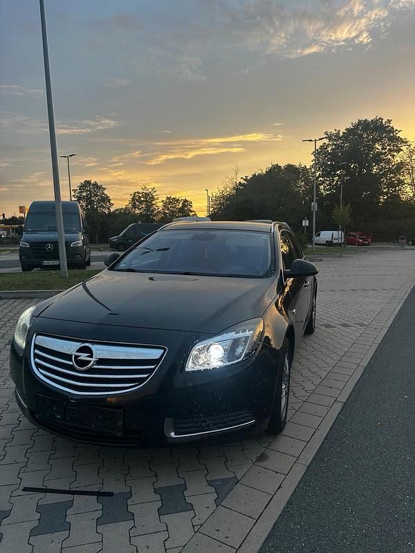 Schwarz Gebraucht 2010 Opel Insignia Kombi | 2.700 € (Superpreis) - Bild 1/4