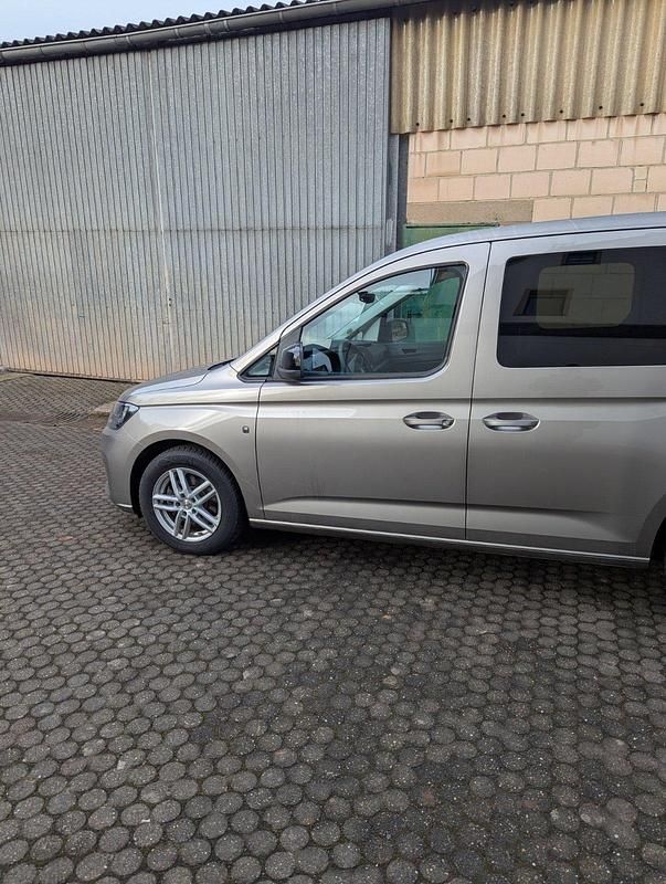 Gebraucht VW Caddy 122 PS (89 kW) 2021 Braun Van / Kleinbus