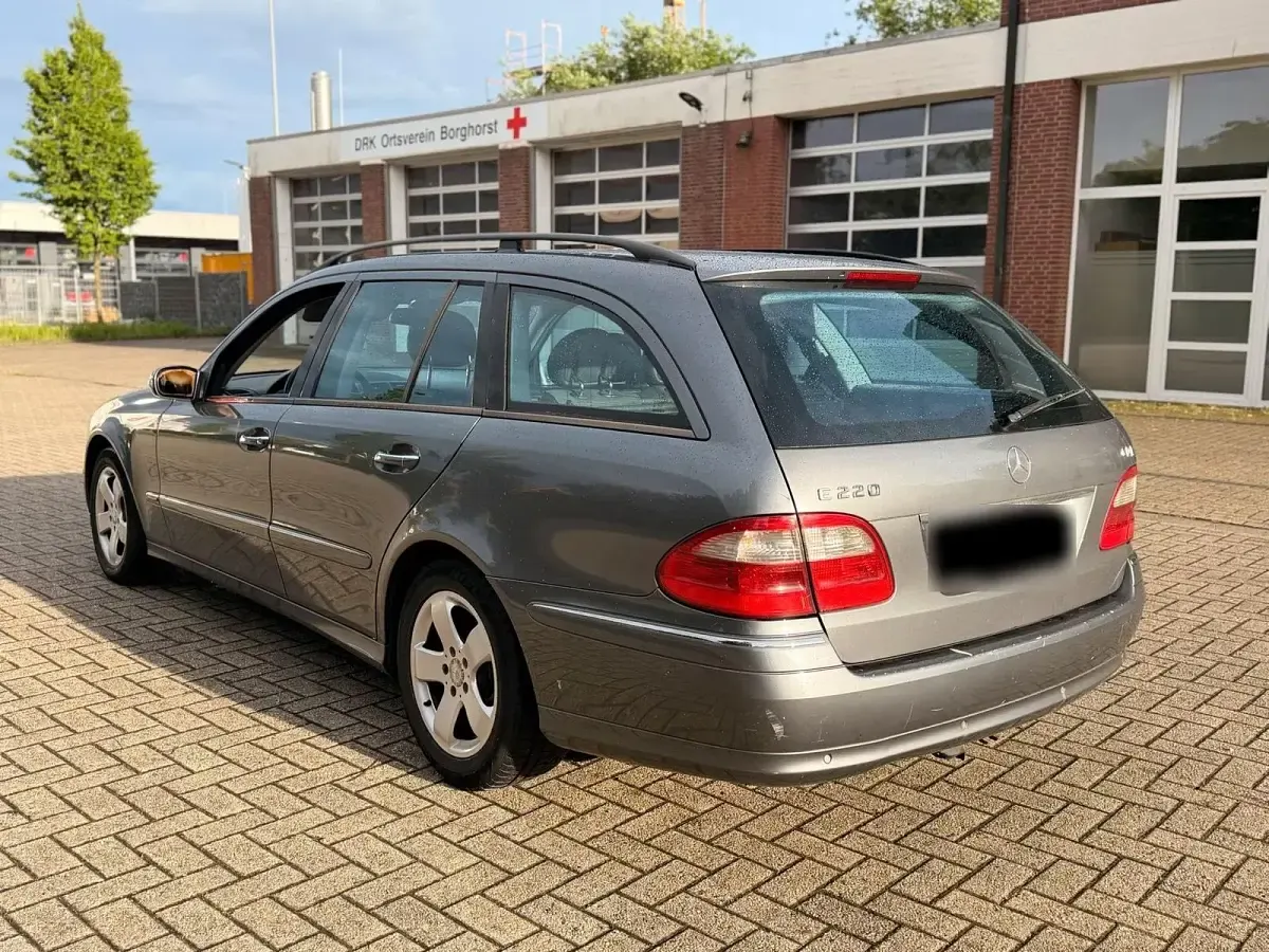Gebraucht Mercedes E220 150 PS (110 kW) 2004 Blau Kombi